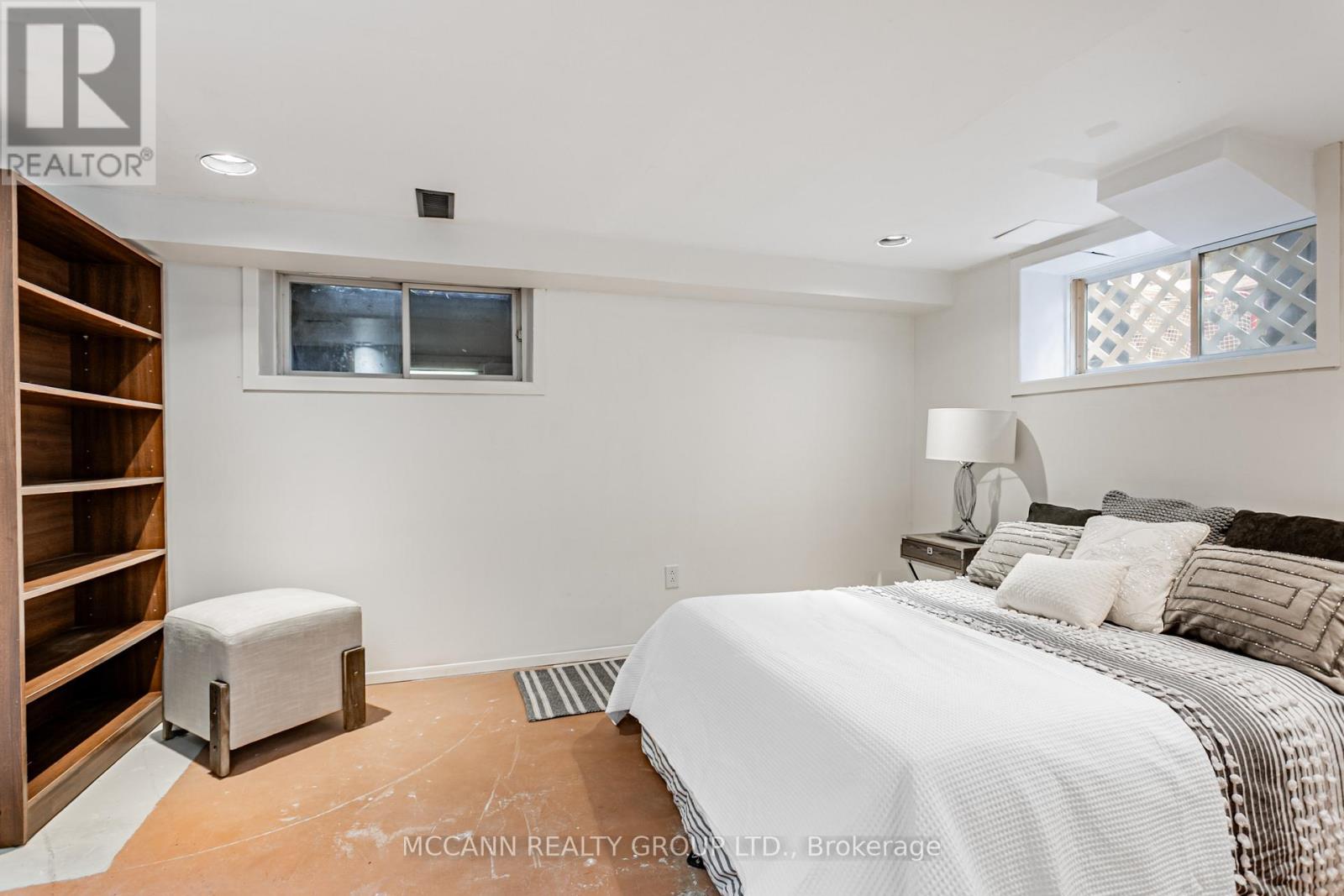 52 Thursfield Crescent, Toronto, Ontario  M4G 2N5 - Photo 36 - C12459938