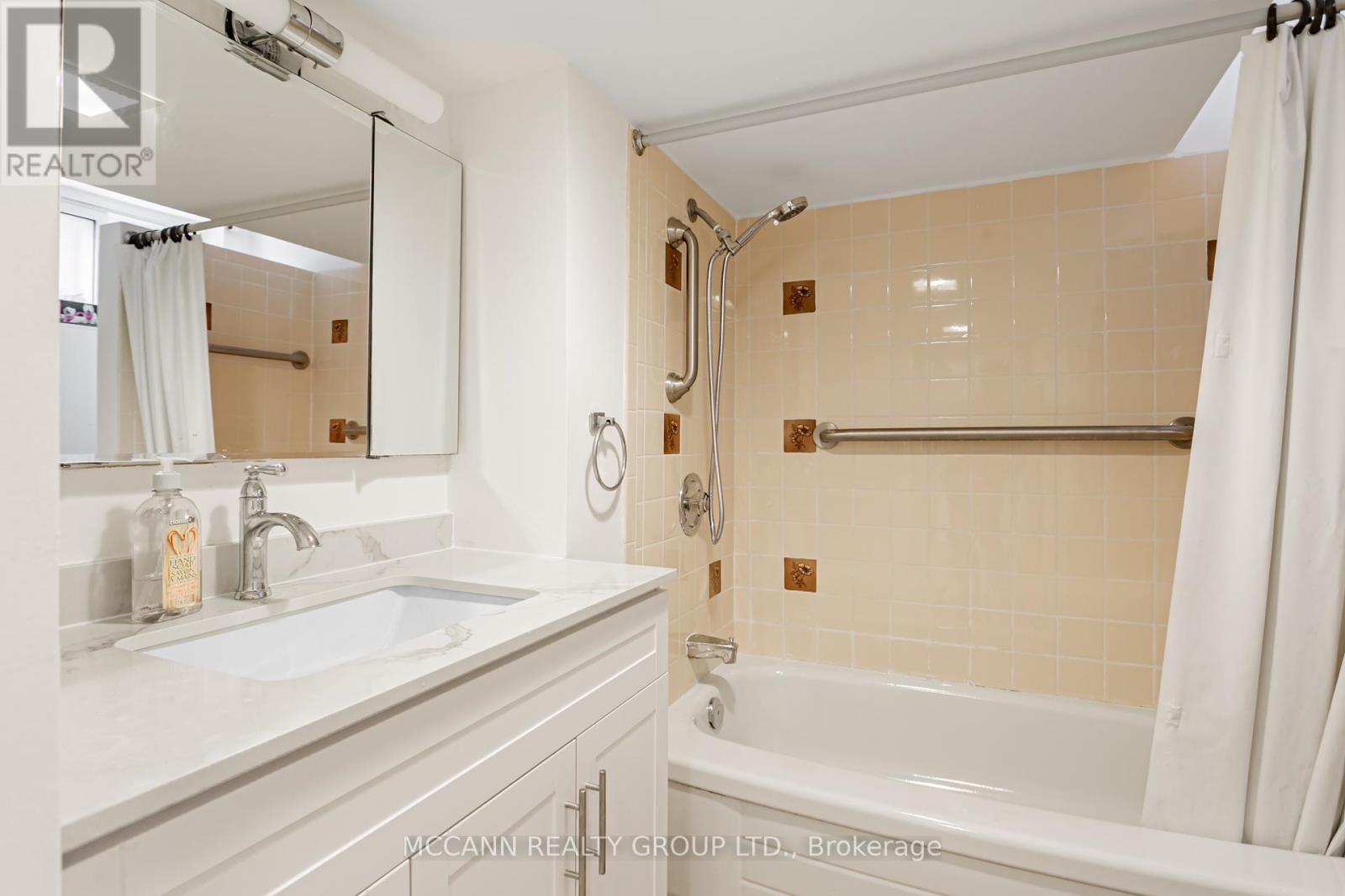 52 Thursfield Crescent, Toronto, Ontario  M4G 2N5 - Photo 37 - C12459938