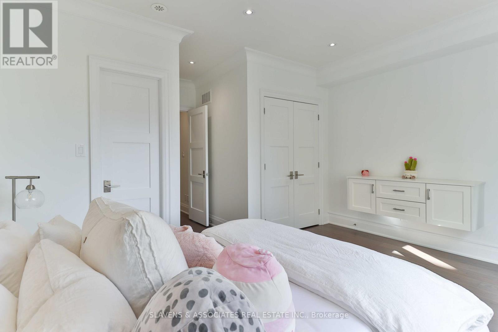 51b Burnaby Boulevard, Toronto, Ontario  M5N 1G3 - Photo 15 - C12459956