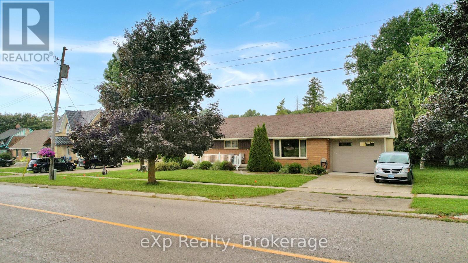 402 Mary Street, West Grey, Ontario  N0G 1C0 - Photo 2 - X12367360