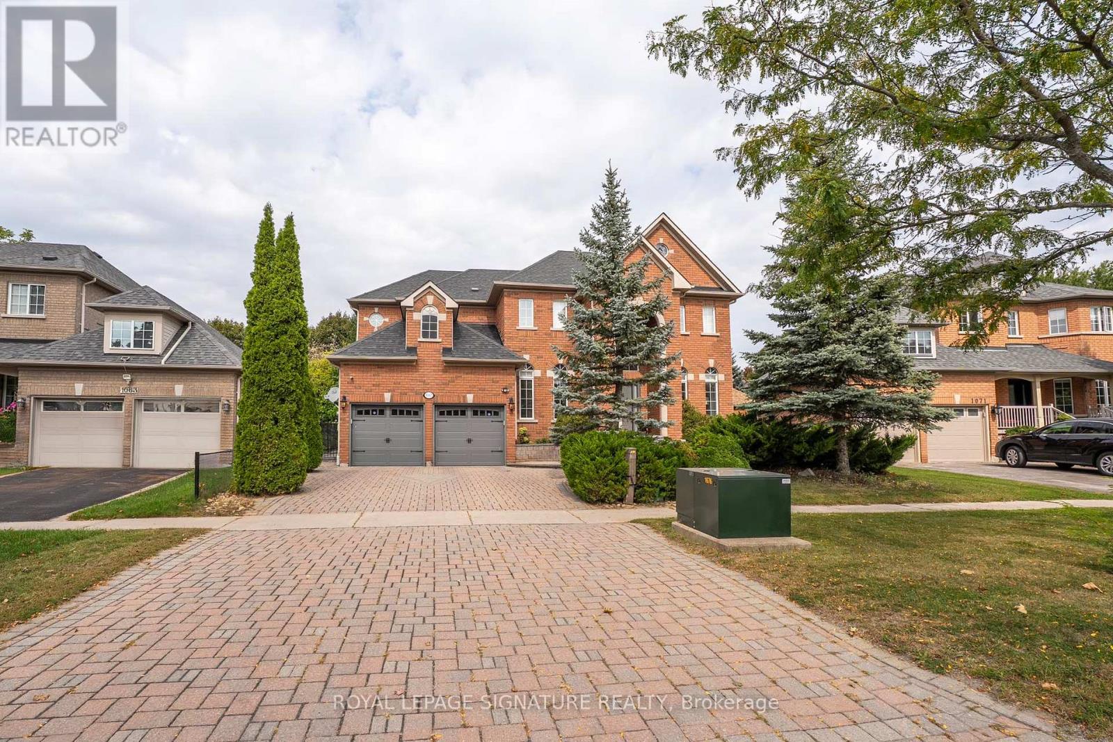 1067 Ivsbridge Boulevard, Newmarket (Stonehaven-Wyndham), Ontario  L3X 1N3 - Photo 2 - N12459978