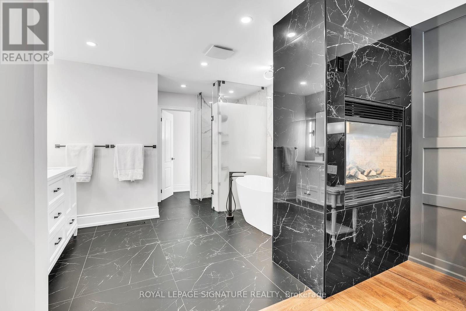 1067 Ivsbridge Boulevard, Newmarket (Stonehaven-Wyndham), Ontario  L3X 1N3 - Photo 21 - N12459978