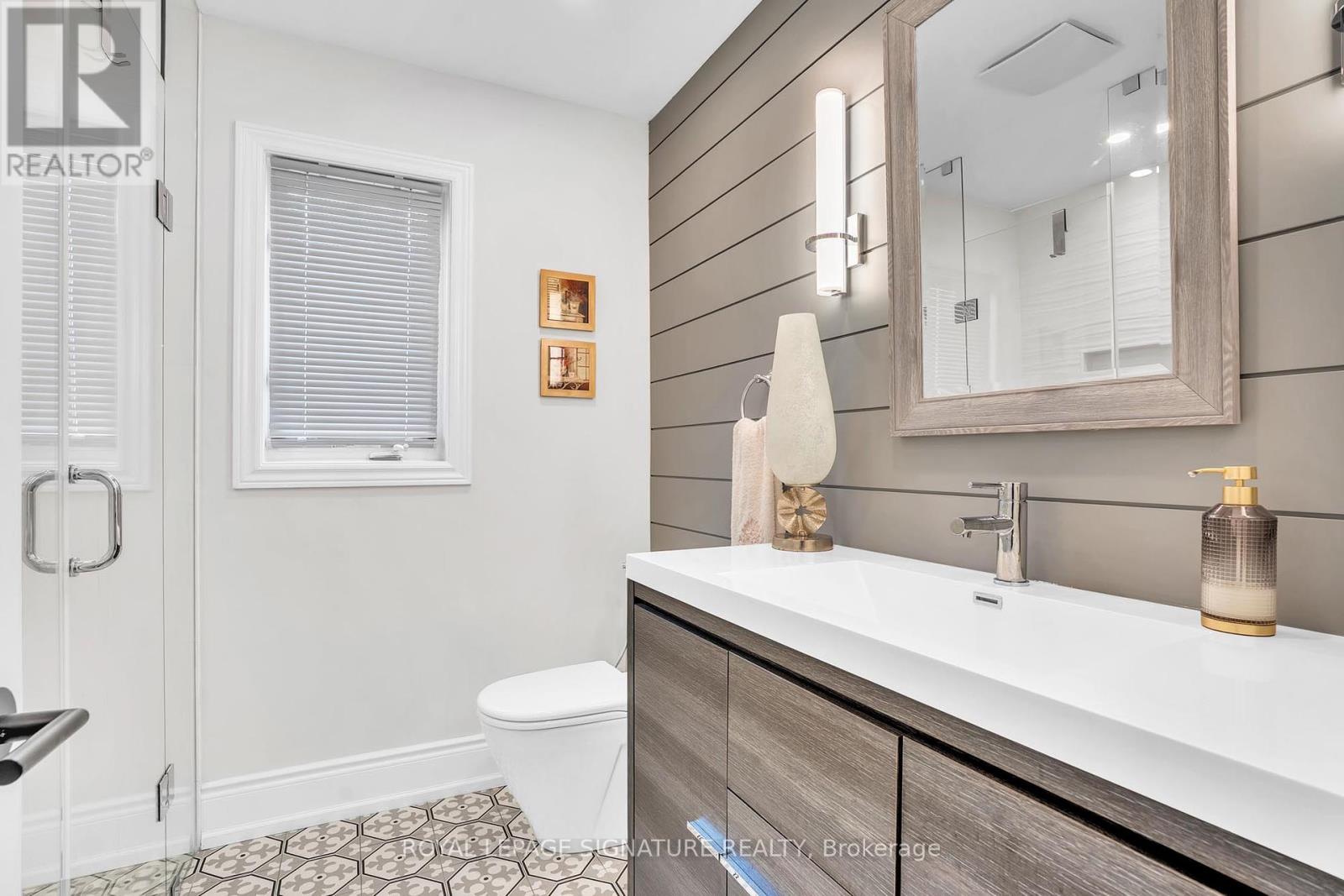 1067 Ivsbridge Boulevard, Newmarket (Stonehaven-Wyndham), Ontario  L3X 1N3 - Photo 27 - N12459978