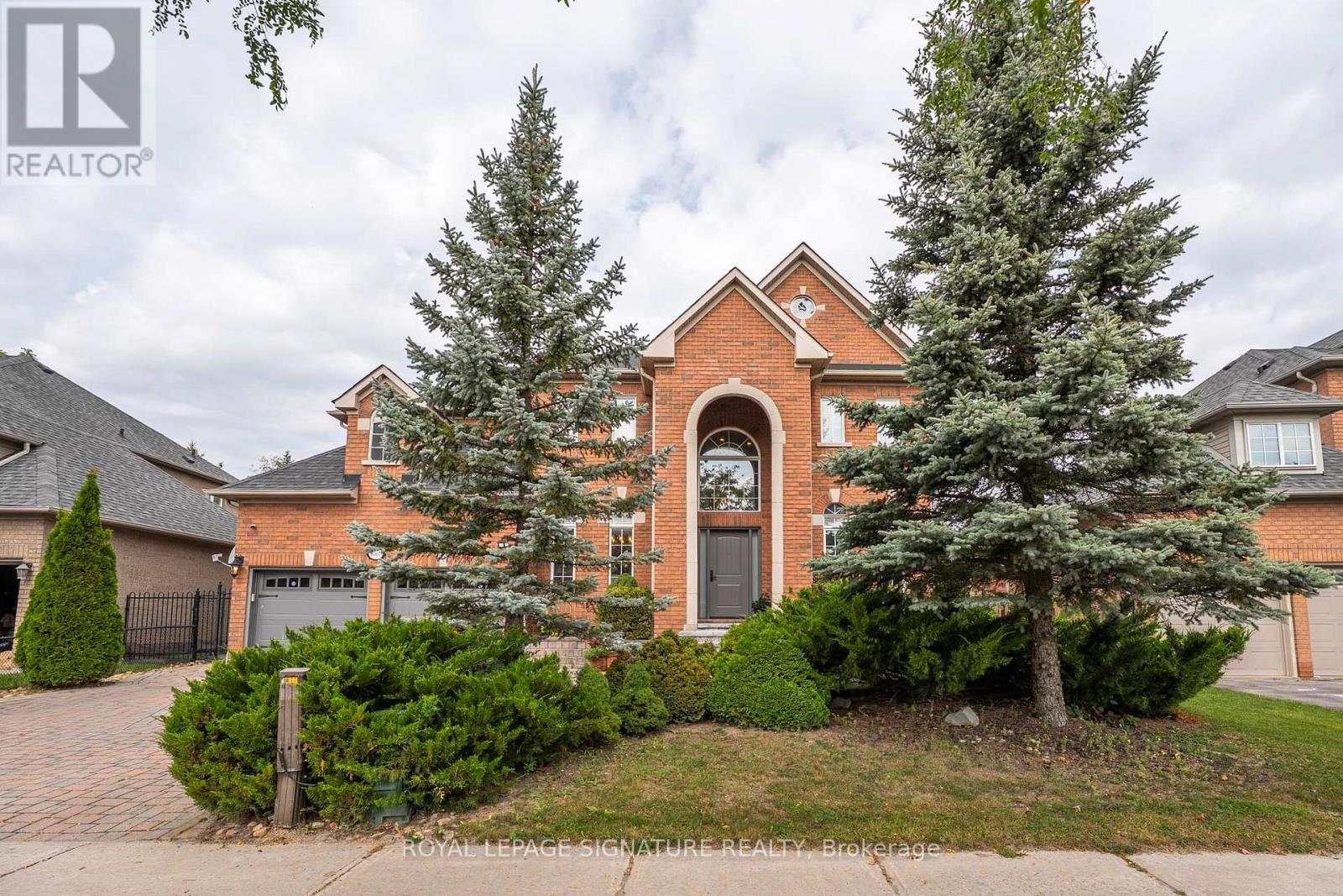 1067 Ivsbridge Boulevard, Newmarket (Stonehaven-Wyndham), Ontario  L3X 1N3 - Photo 3 - N12459978