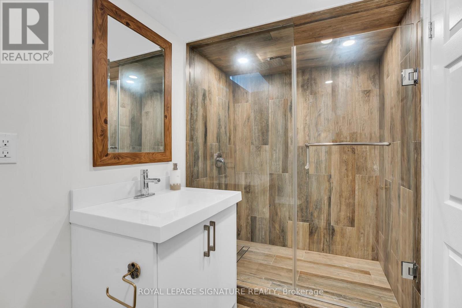 1067 Ivsbridge Boulevard, Newmarket (Stonehaven-Wyndham), Ontario  L3X 1N3 - Photo 40 - N12459978