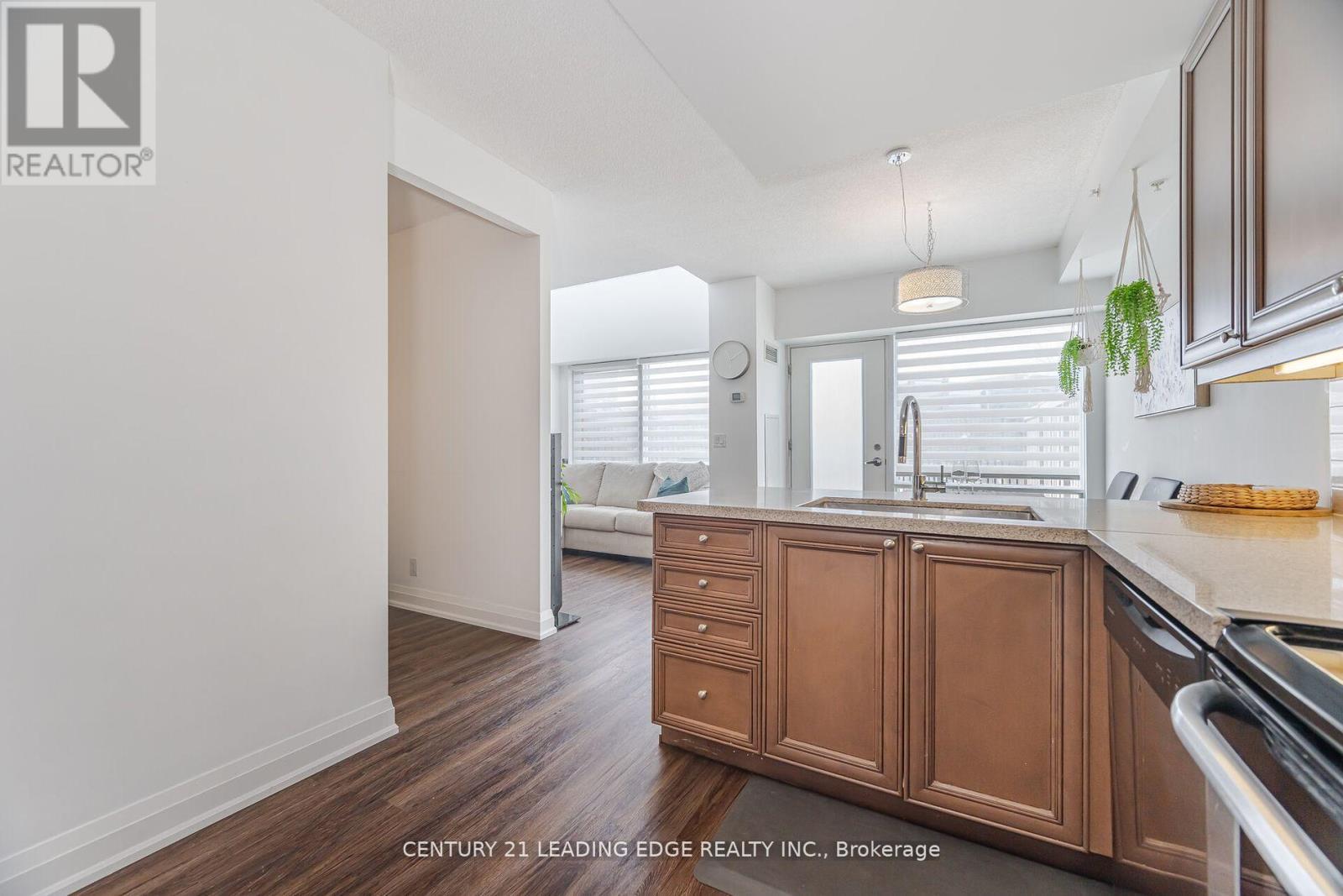 108 - 24 Woodstream Boulevard, Vaughan (Vaughan Grove), Ontario  L4L 8C4 - Photo 6 - N12459986