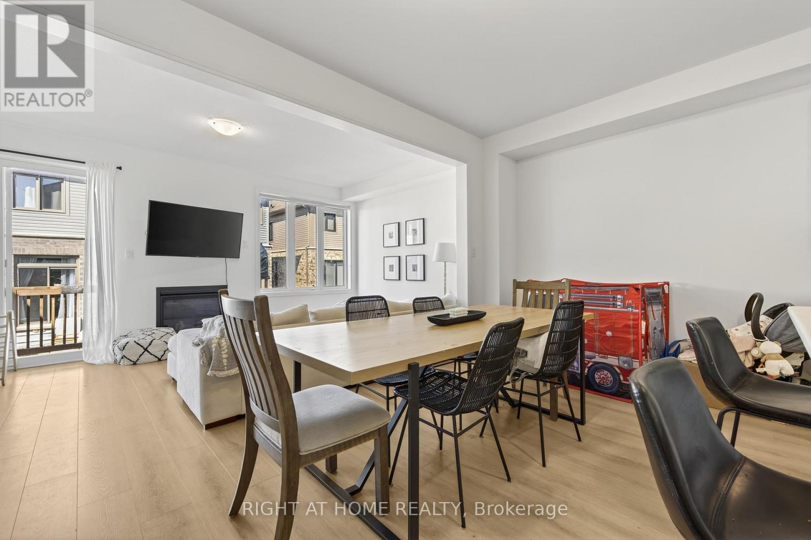 86 West Oak Trail, Barrie, Ontario  L9J 0K8 - Photo 13 - S12459927