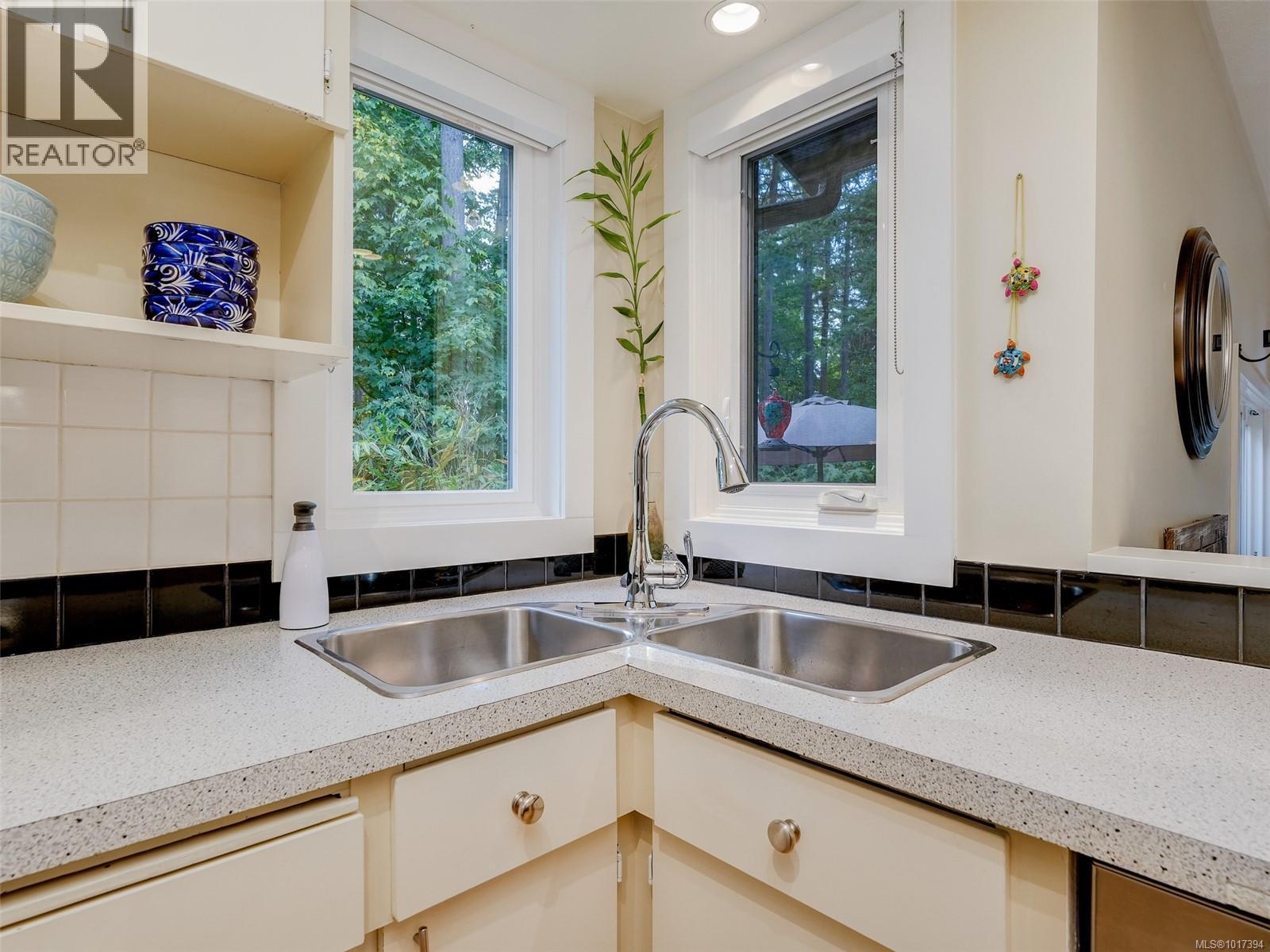 22 Falstaff Pl, View Royal, British Columbia  V9A 7A5 - Photo 8 - 1017394