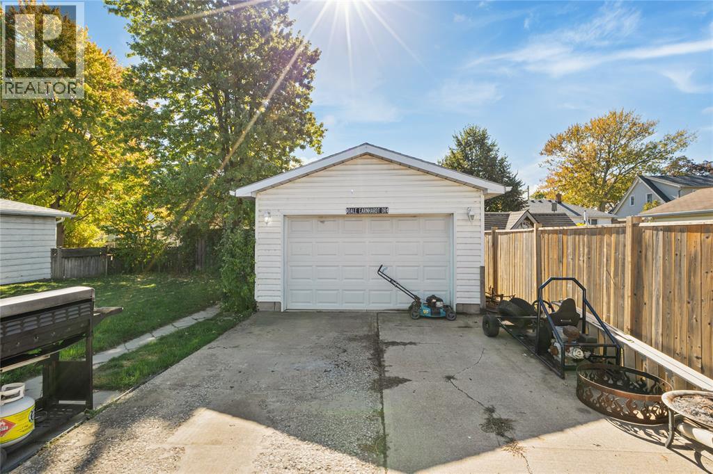 1063 Highway Drive East, Sarnia, Ontario  N7S 3T4 - Photo 4 - 25025982