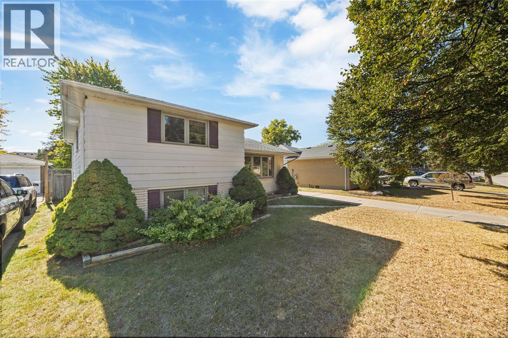 1063 Highway Drive East, Sarnia, Ontario  N7S 3T4 - Photo 3 - 25025982