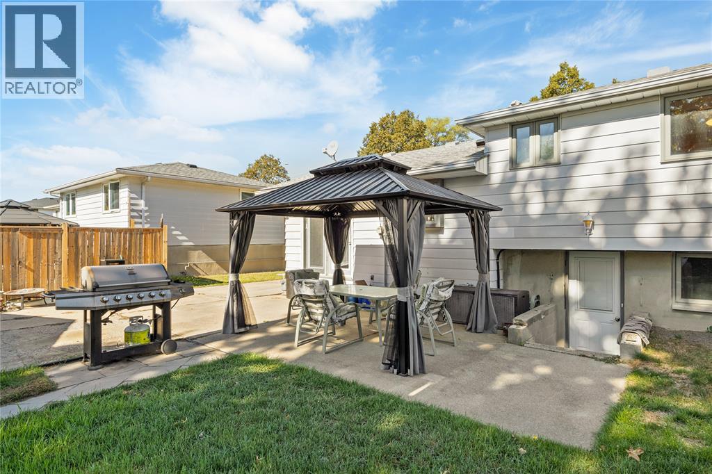 1063 Highway Drive East, Sarnia, Ontario  N7S 3T4 - Photo 6 - 25025982