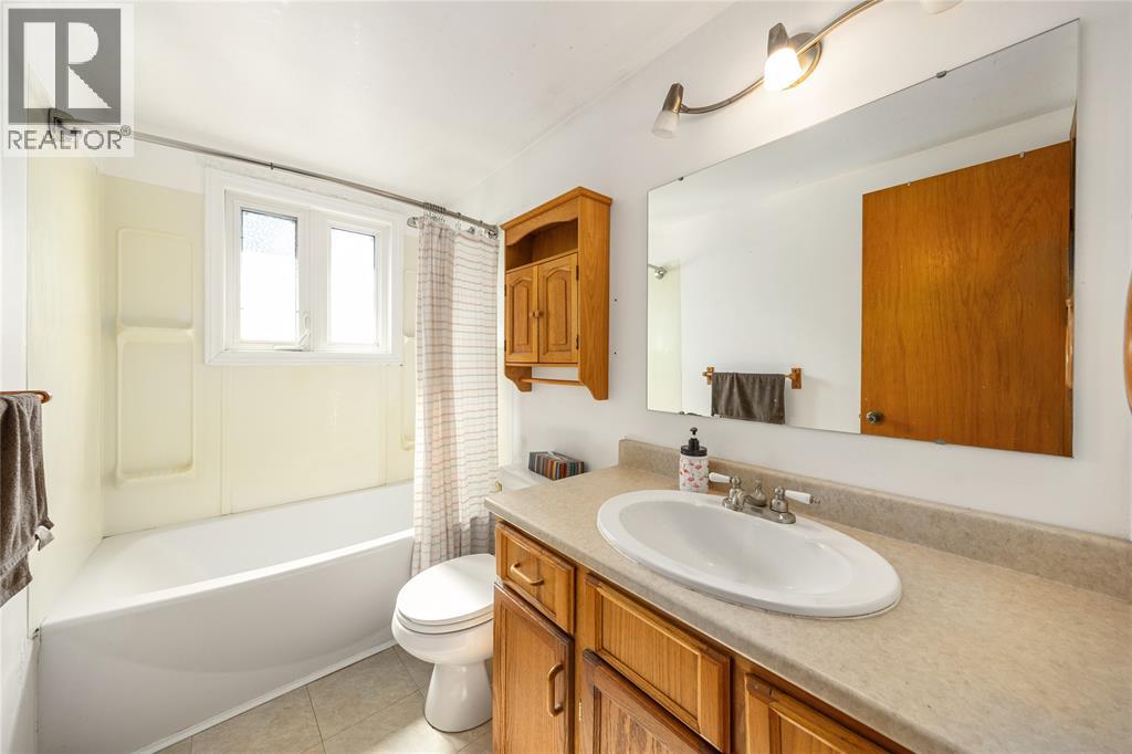 1063 Highway Drive East, Sarnia, Ontario  N7S 3T4 - Photo 22 - 25025982