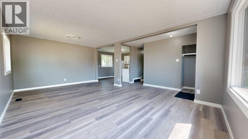 Property at 9514 99 Avenue image 3