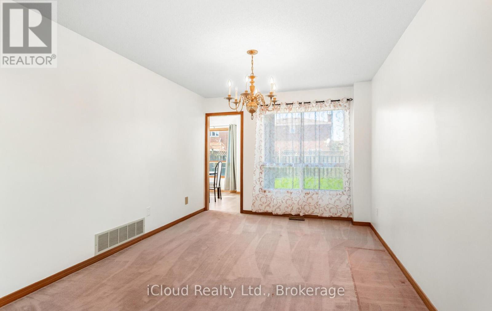 73 Blackmere Circle, Brampton, Ontario  L6W 4B6 - Photo 12 - W12459920