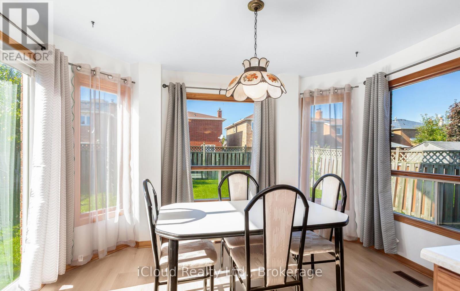 73 Blackmere Circle, Brampton, Ontario  L6W 4B6 - Photo 18 - W12459920