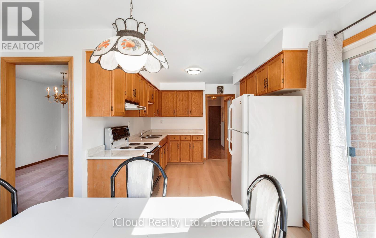 73 Blackmere Circle, Brampton, Ontario  L6W 4B6 - Photo 19 - W12459920