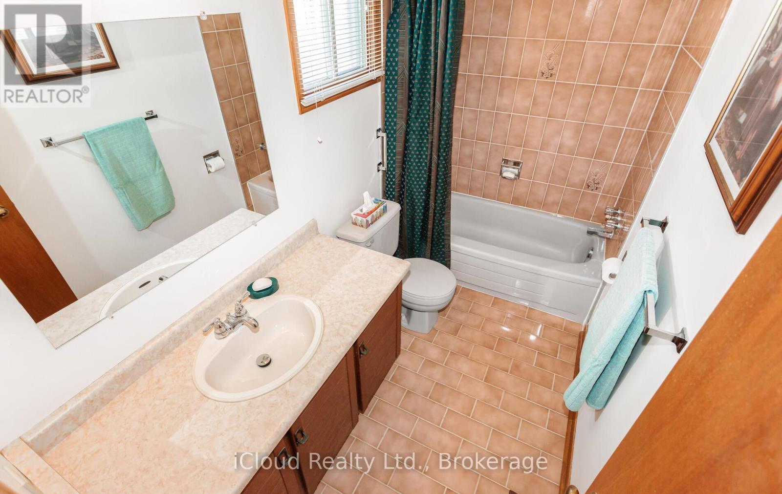 73 Blackmere Circle, Brampton, Ontario  L6W 4B6 - Photo 32 - W12459920