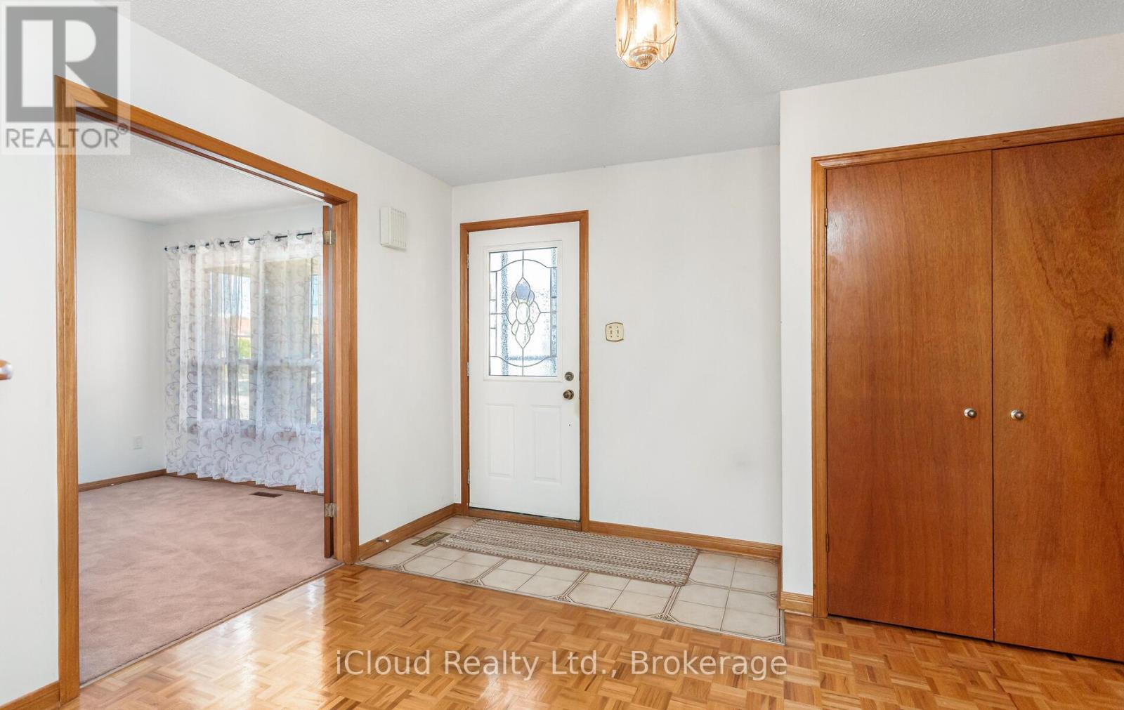 73 Blackmere Circle, Brampton, Ontario  L6W 4B6 - Photo 5 - W12459920