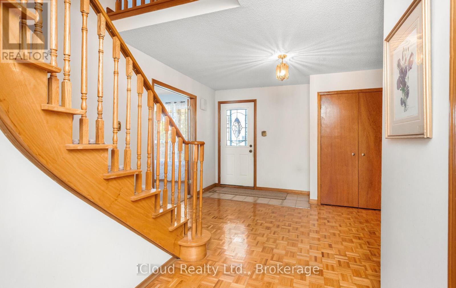 73 Blackmere Circle, Brampton, Ontario  L6W 4B6 - Photo 6 - W12459920