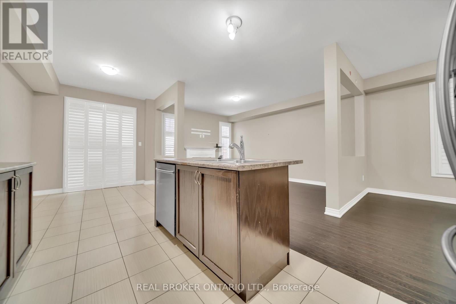 81 Vezna Crescent, Brampton, Ontario  L6X 5K4 - Photo 10 - W12459932