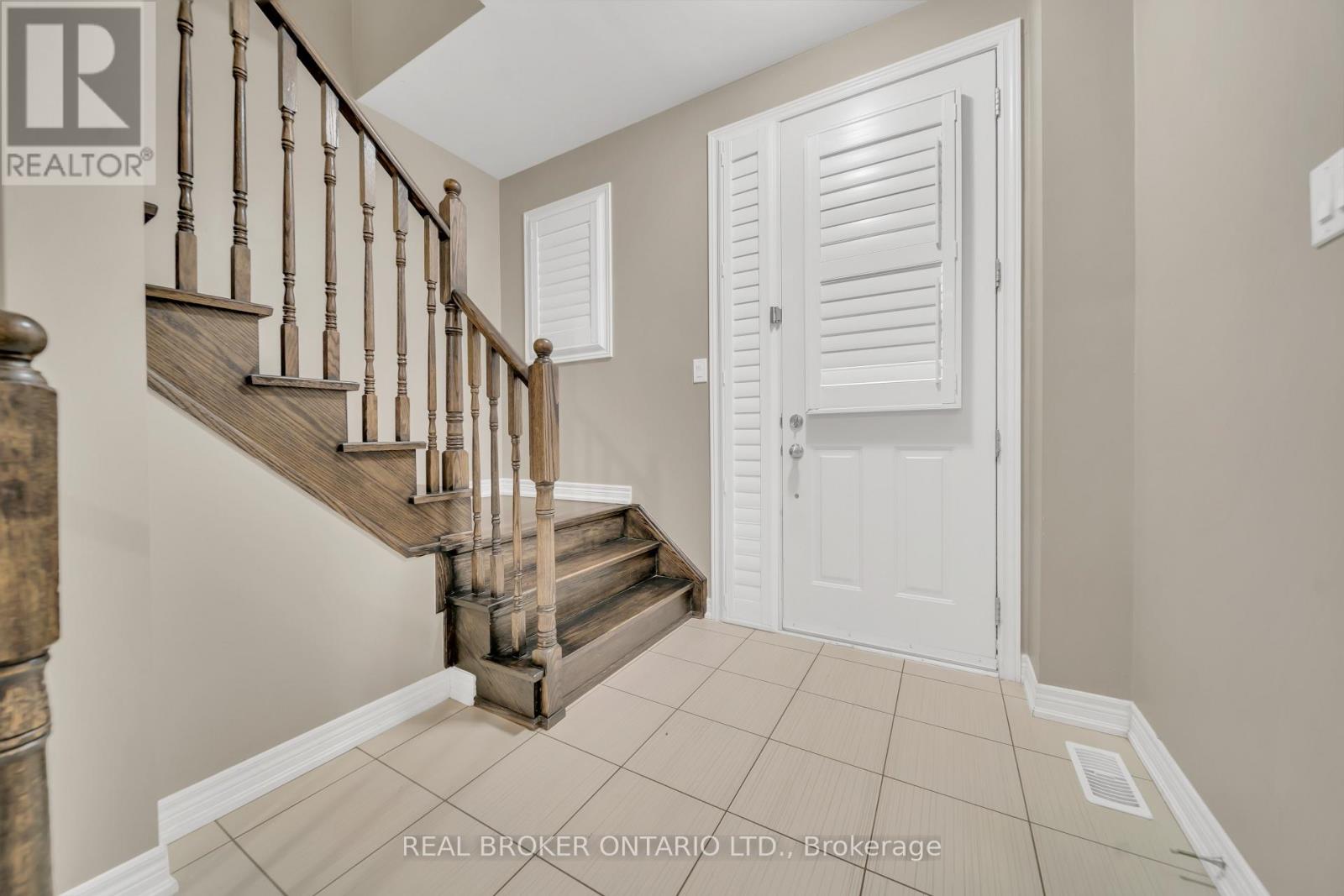 81 Vezna Crescent, Brampton, Ontario  L6X 5K4 - Photo 4 - W12459932