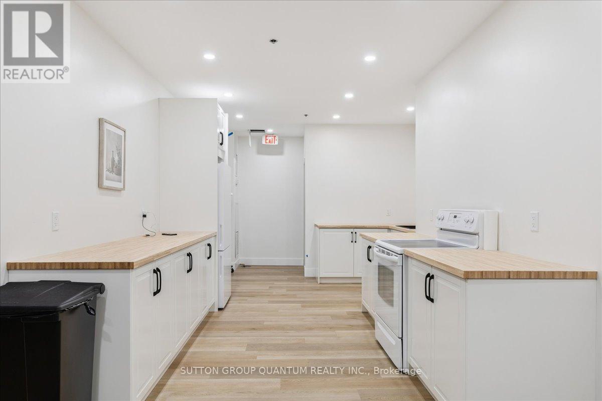 1404 - 1515 Lakeshore Road E, Mississauga, Ontario  L5E 3E3 - Photo 37 - W12459941