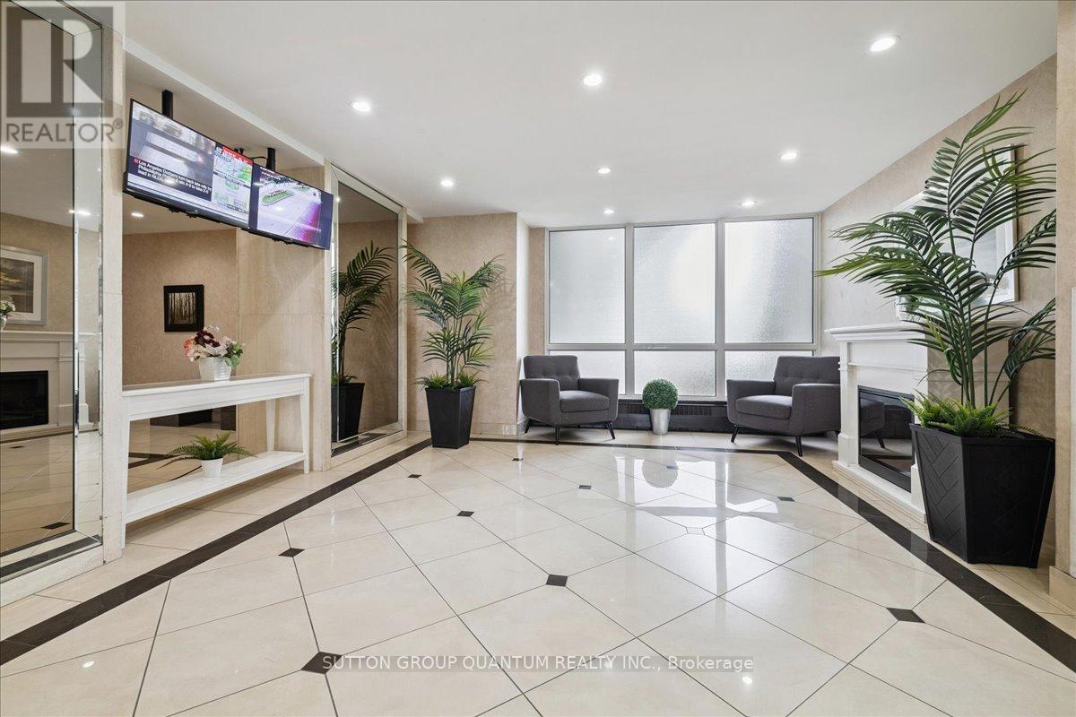 1404 - 1515 Lakeshore Road E, Mississauga, Ontario  L5E 3E3 - Photo 4 - W12459941
