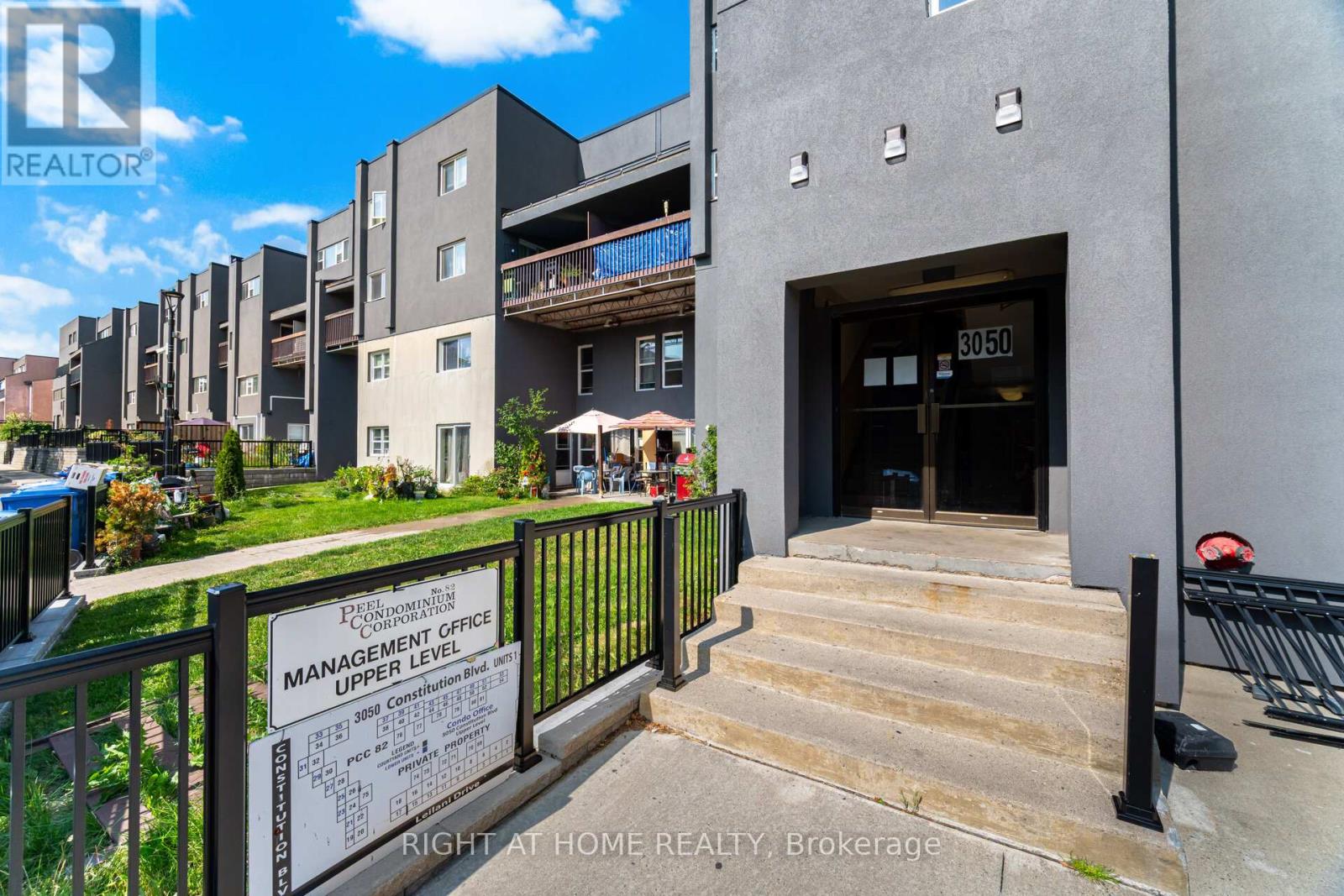 79 - 3050 Constitution Boulevard, Mississauga, Ontario  L4Y 3X1 - Photo 2 - W12459973