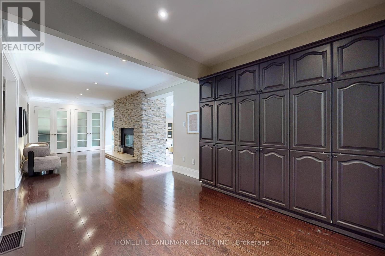 1558 Spring Road S, Mississauga, Ontario  L5J 1N3 - Photo 11 - W12459976
