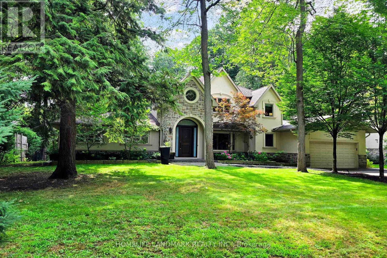 1558 Spring Road S, Mississauga, Ontario  L5J 1N3 - Photo 2 - W12459976