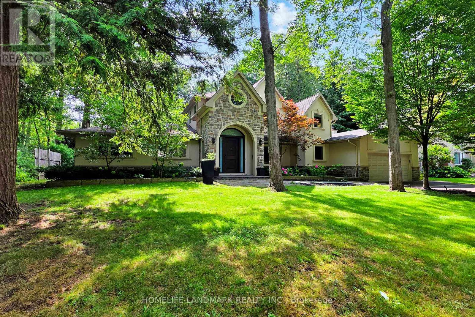 1558 Spring Road S, Mississauga, Ontario  L5J 1N3 - Photo 3 - W12459976