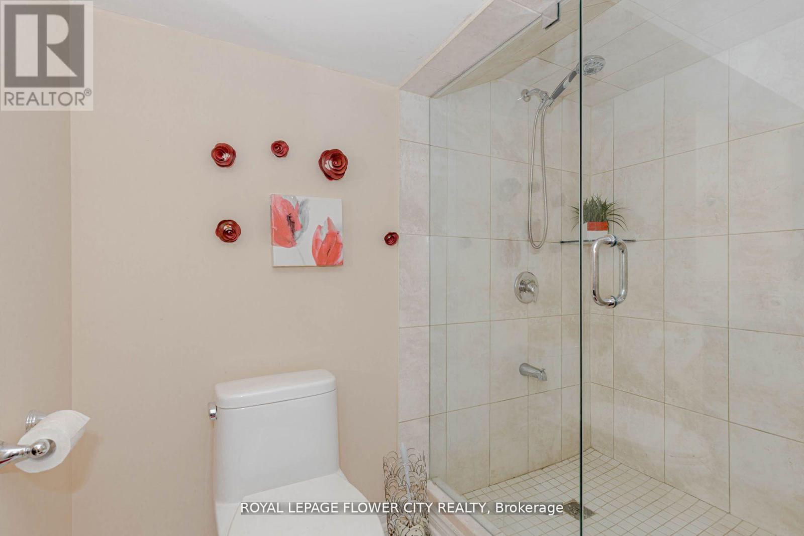 11 Vintonridge Drive, Brampton (Bram East), Ontario  L6P 2T8 - Photo 11 - W12460009