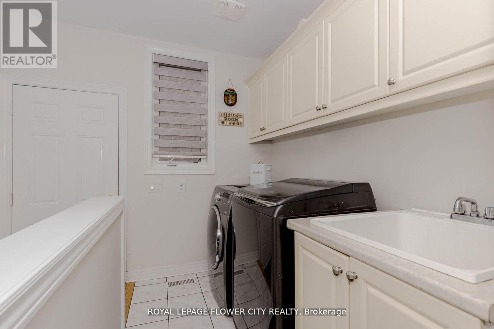 11 Vintonridge Drive, Brampton (Bram East), Ontario  L6P 2T8 - Photo 37 - W12460009