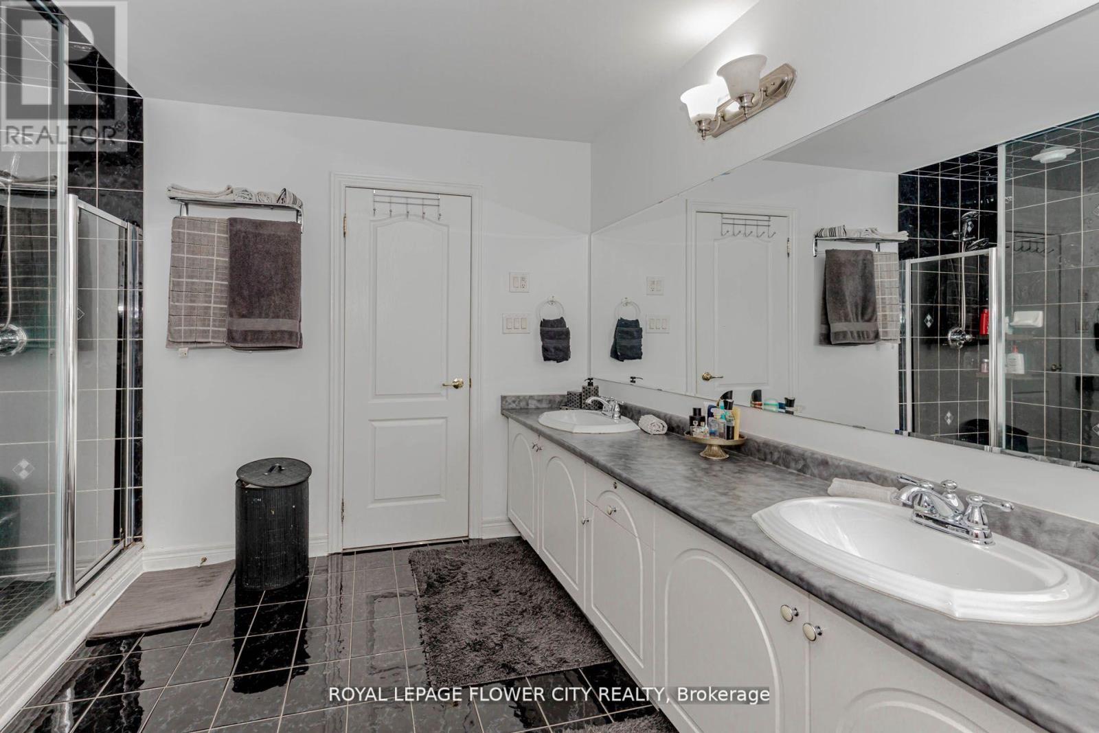 11 Vintonridge Drive, Brampton (Bram East), Ontario  L6P 2T8 - Photo 38 - W12460009