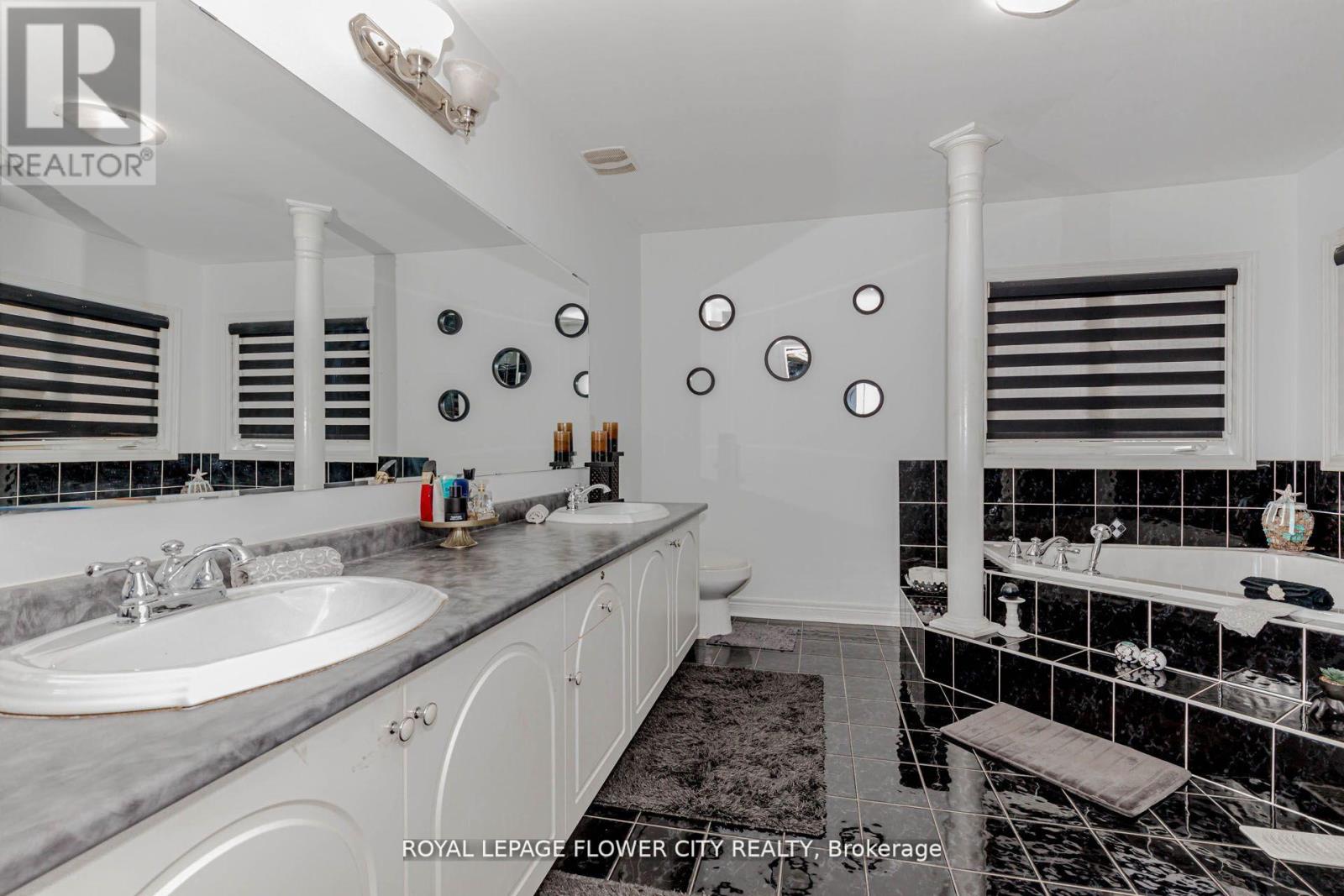 11 Vintonridge Drive, Brampton (Bram East), Ontario  L6P 2T8 - Photo 39 - W12460009
