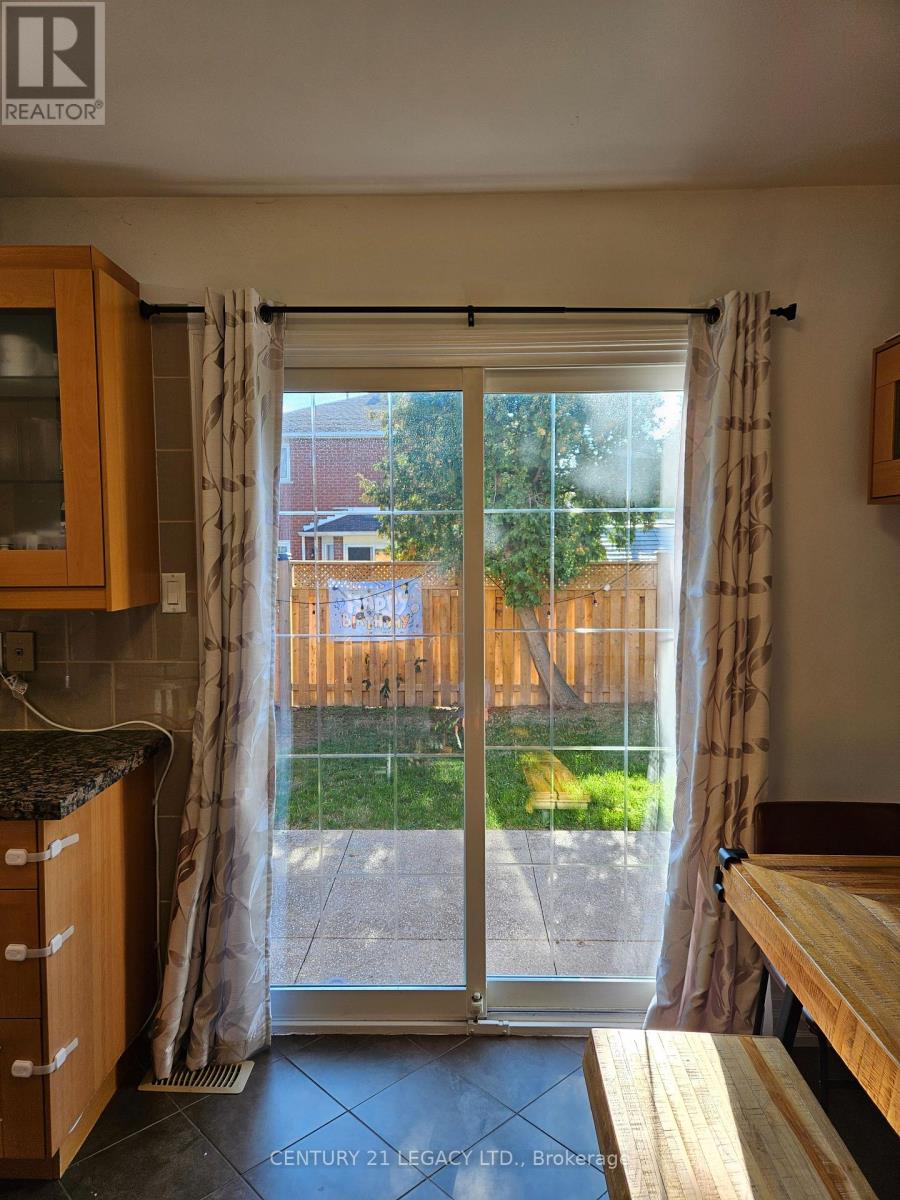 1298 Valerie Crescent, Oakville, Ontario  L6J 7E5 - Photo 10 - W12460012