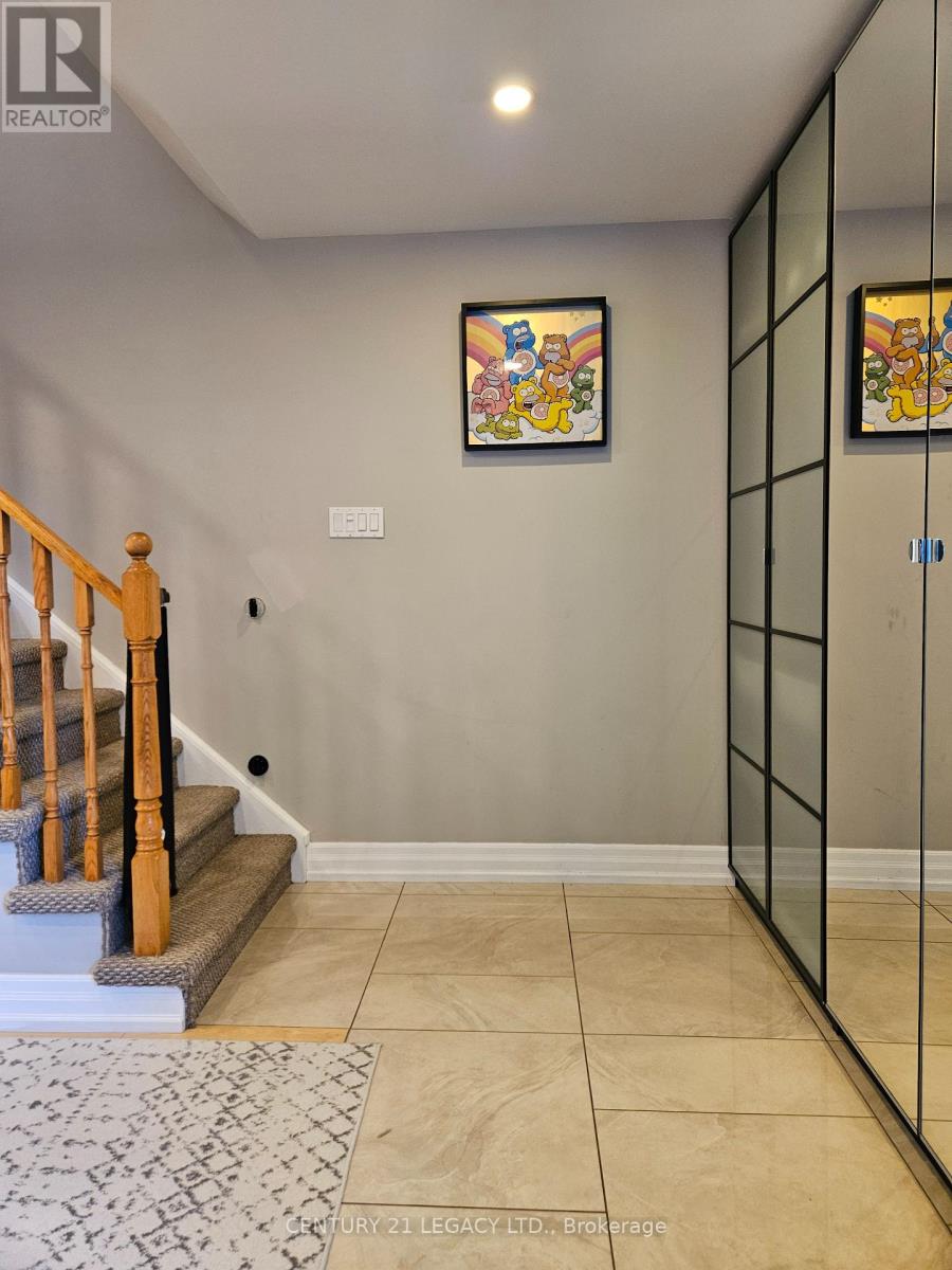 1298 Valerie Crescent, Oakville, Ontario  L6J 7E5 - Photo 14 - W12460012