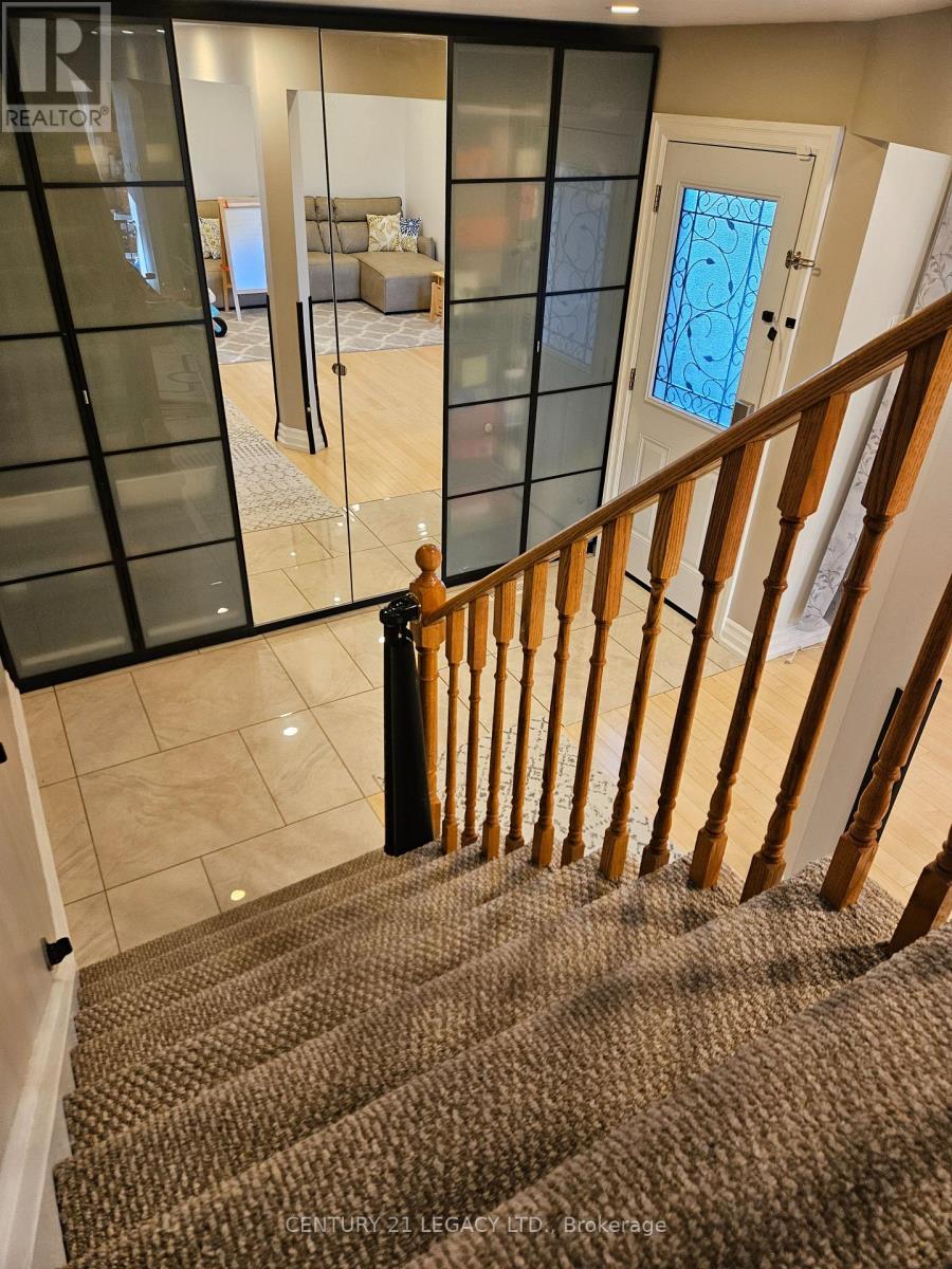 1298 Valerie Crescent, Oakville, Ontario  L6J 7E5 - Photo 15 - W12460012