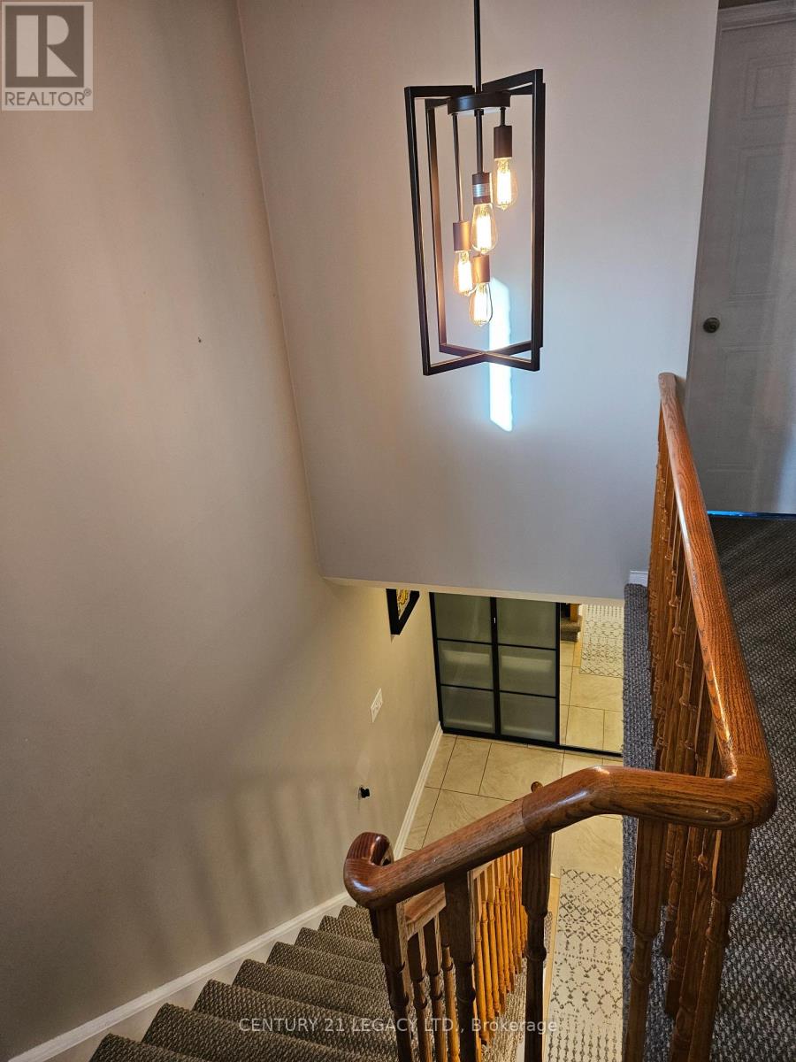 1298 Valerie Crescent, Oakville, Ontario  L6J 7E5 - Photo 16 - W12460012