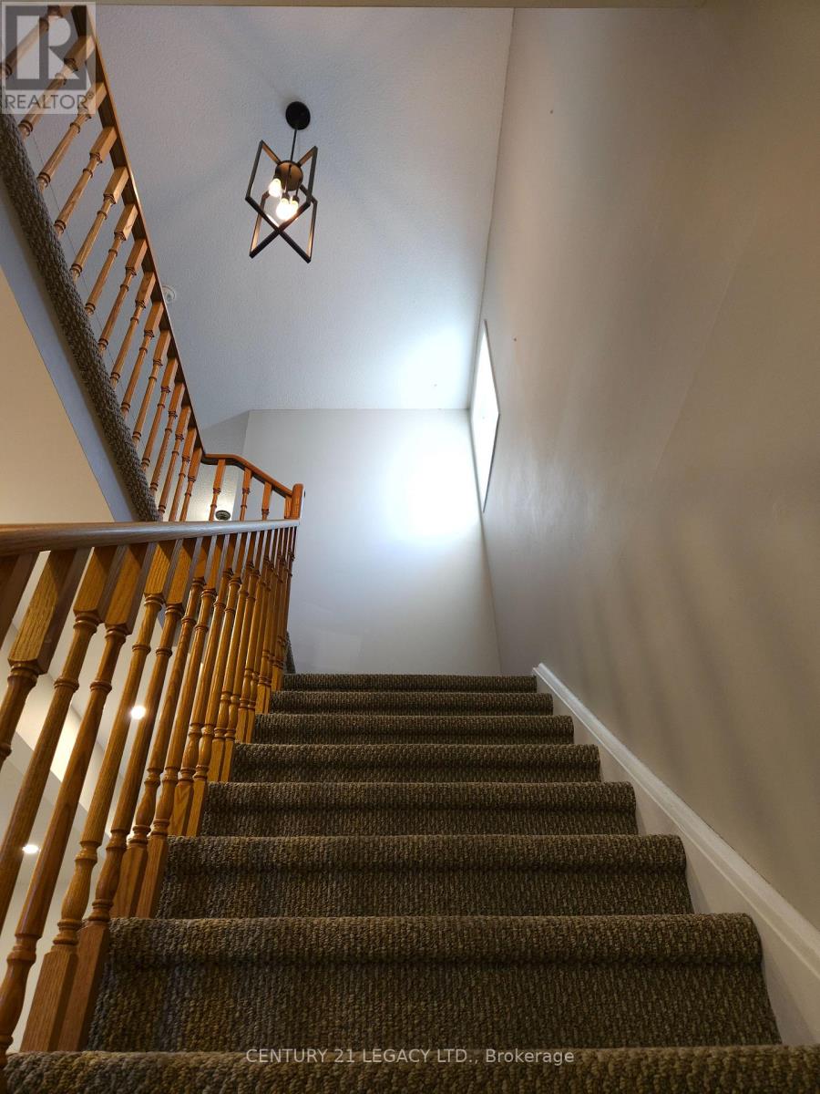 1298 Valerie Crescent, Oakville, Ontario  L6J 7E5 - Photo 17 - W12460012