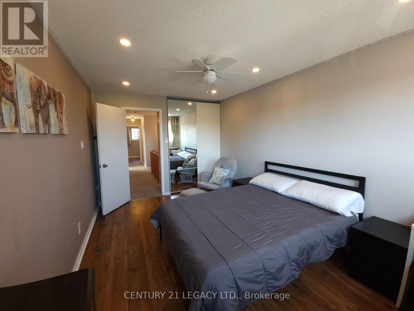 1298 Valerie Crescent, Oakville, Ontario  L6J 7E5 - Photo 20 - W12460012