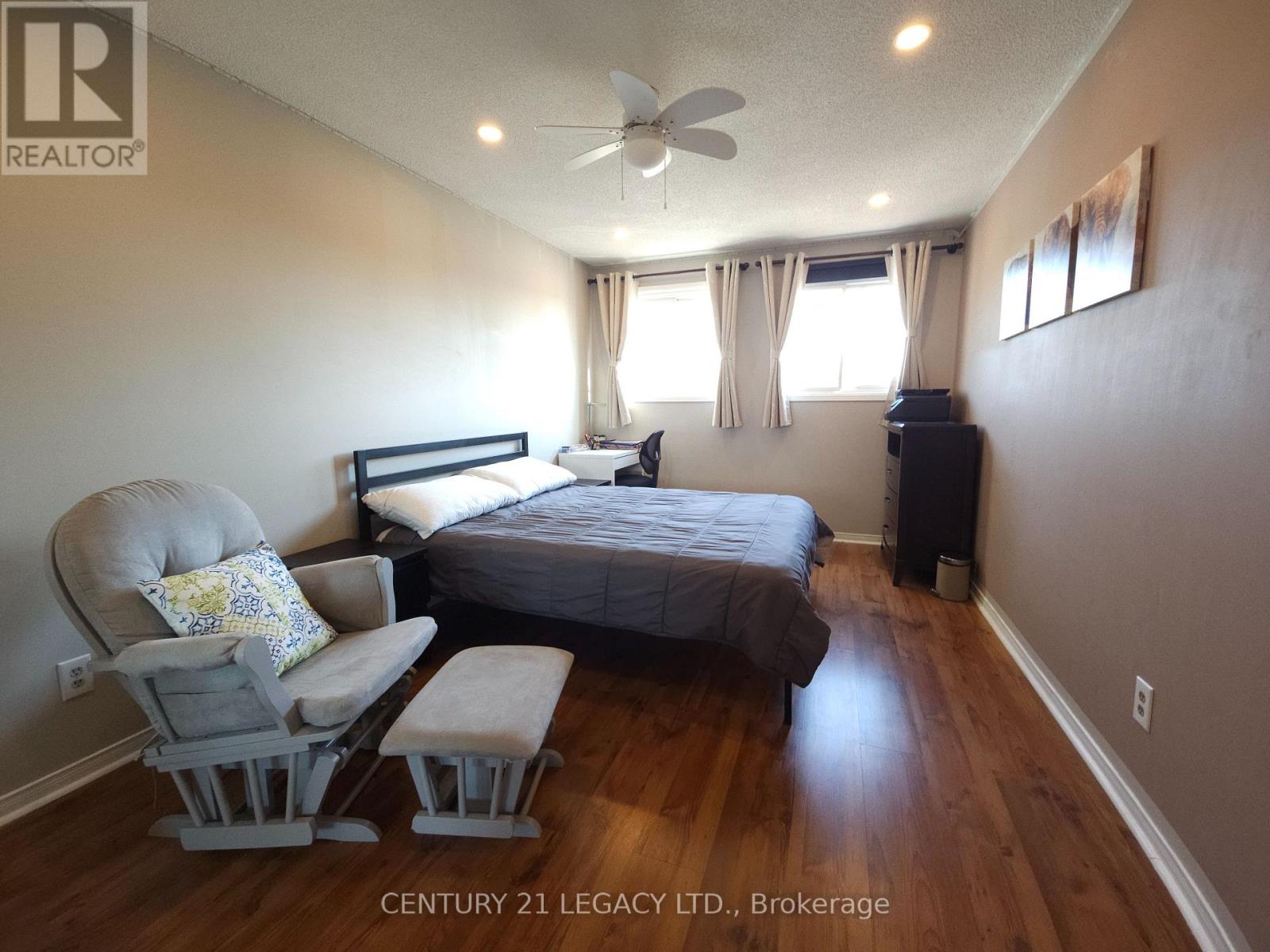 1298 Valerie Crescent, Oakville, Ontario  L6J 7E5 - Photo 21 - W12460012