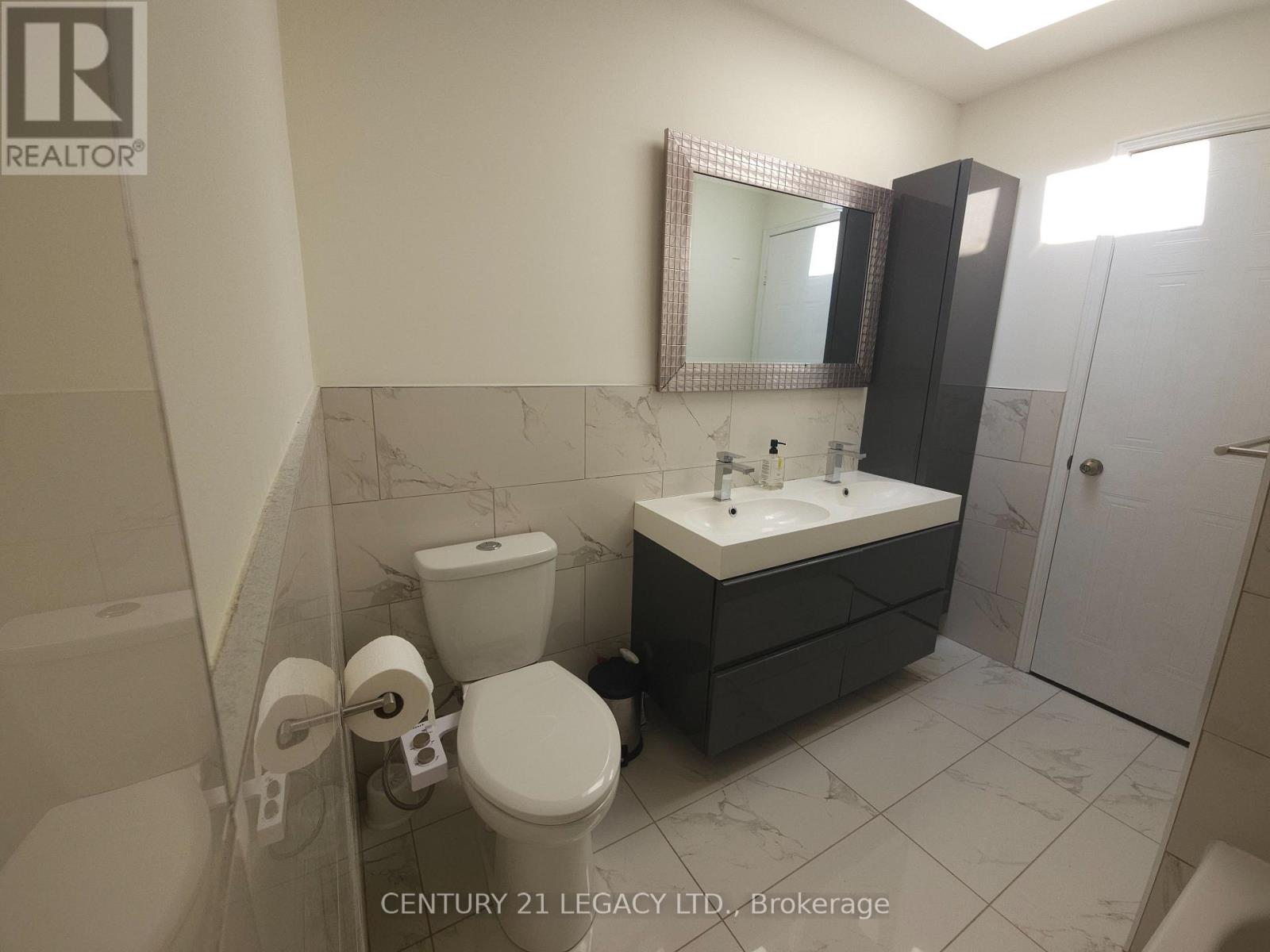 1298 Valerie Crescent, Oakville, Ontario  L6J 7E5 - Photo 23 - W12460012