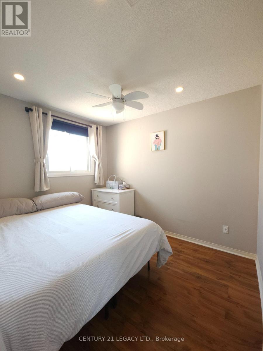 1298 Valerie Crescent, Oakville, Ontario  L6J 7E5 - Photo 24 - W12460012