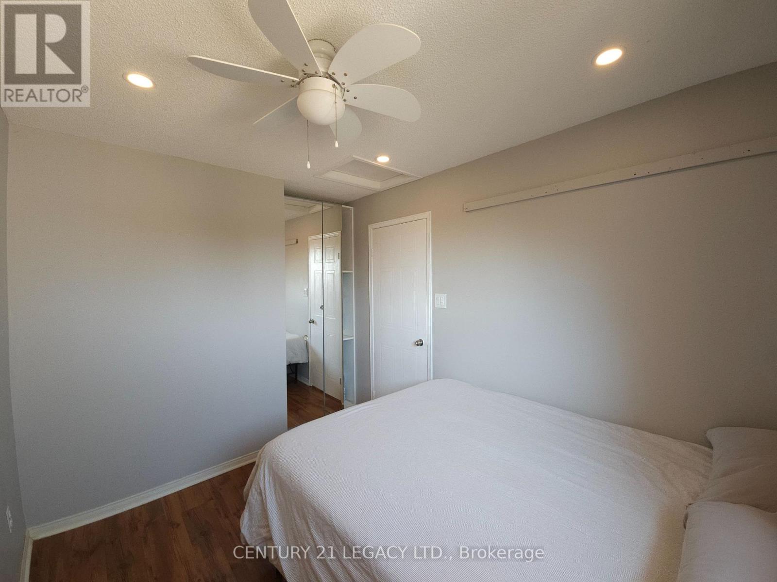 1298 Valerie Crescent, Oakville, Ontario  L6J 7E5 - Photo 25 - W12460012