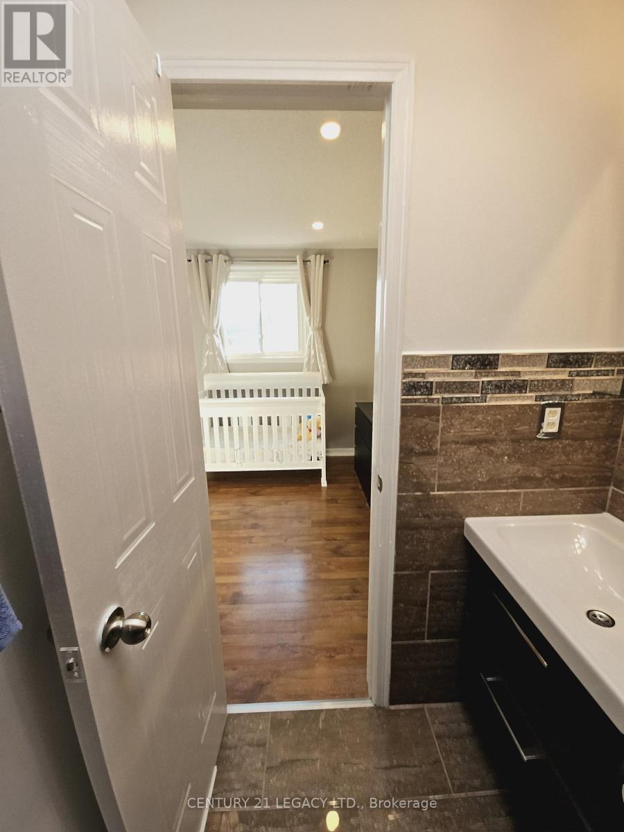 1298 Valerie Crescent, Oakville, Ontario  L6J 7E5 - Photo 29 - W12460012