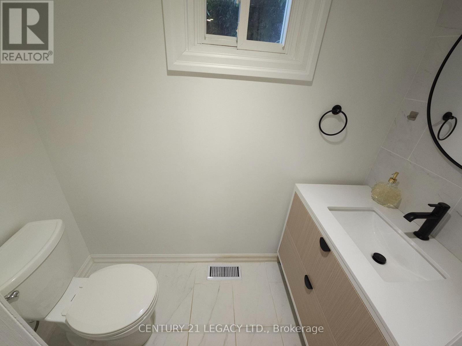 1298 Valerie Crescent, Oakville, Ontario  L6J 7E5 - Photo 8 - W12460012