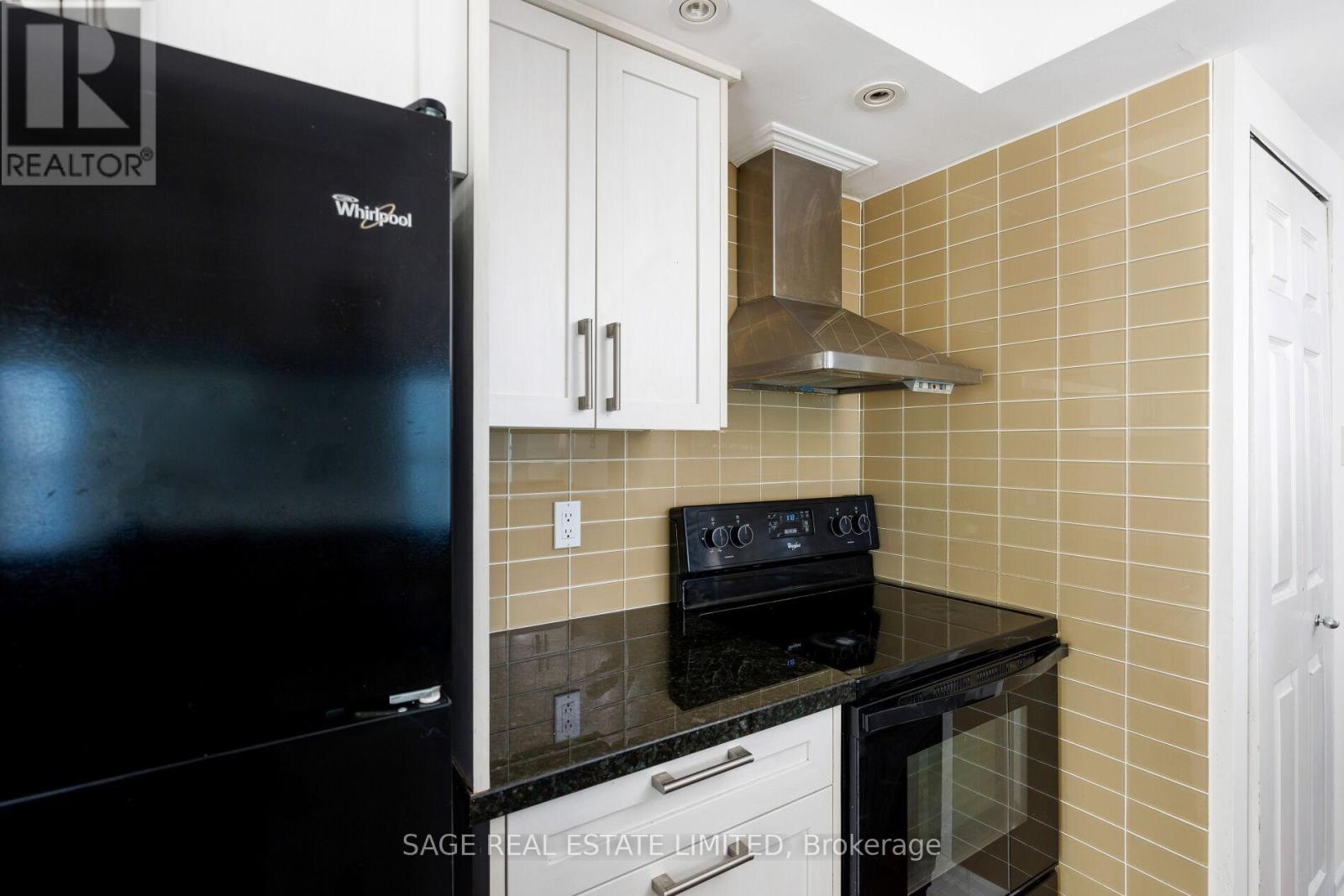 3002 - 99 Harbour Square, Toronto (Waterfront Communities), Ontario  M5J 2H2 - Photo 16 - C12460039