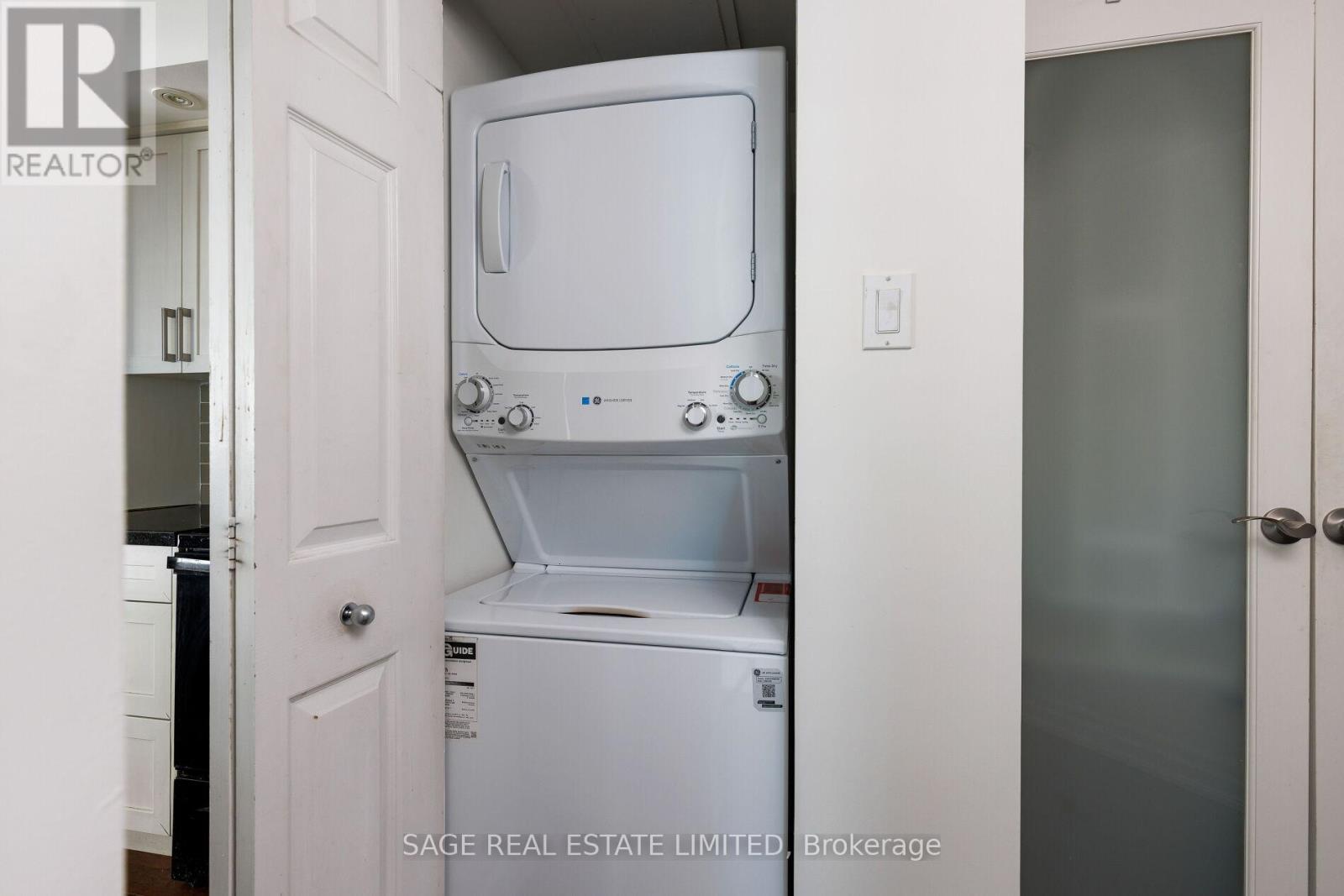 3002 - 99 Harbour Square, Toronto (Waterfront Communities), Ontario  M5J 2H2 - Photo 31 - C12460039