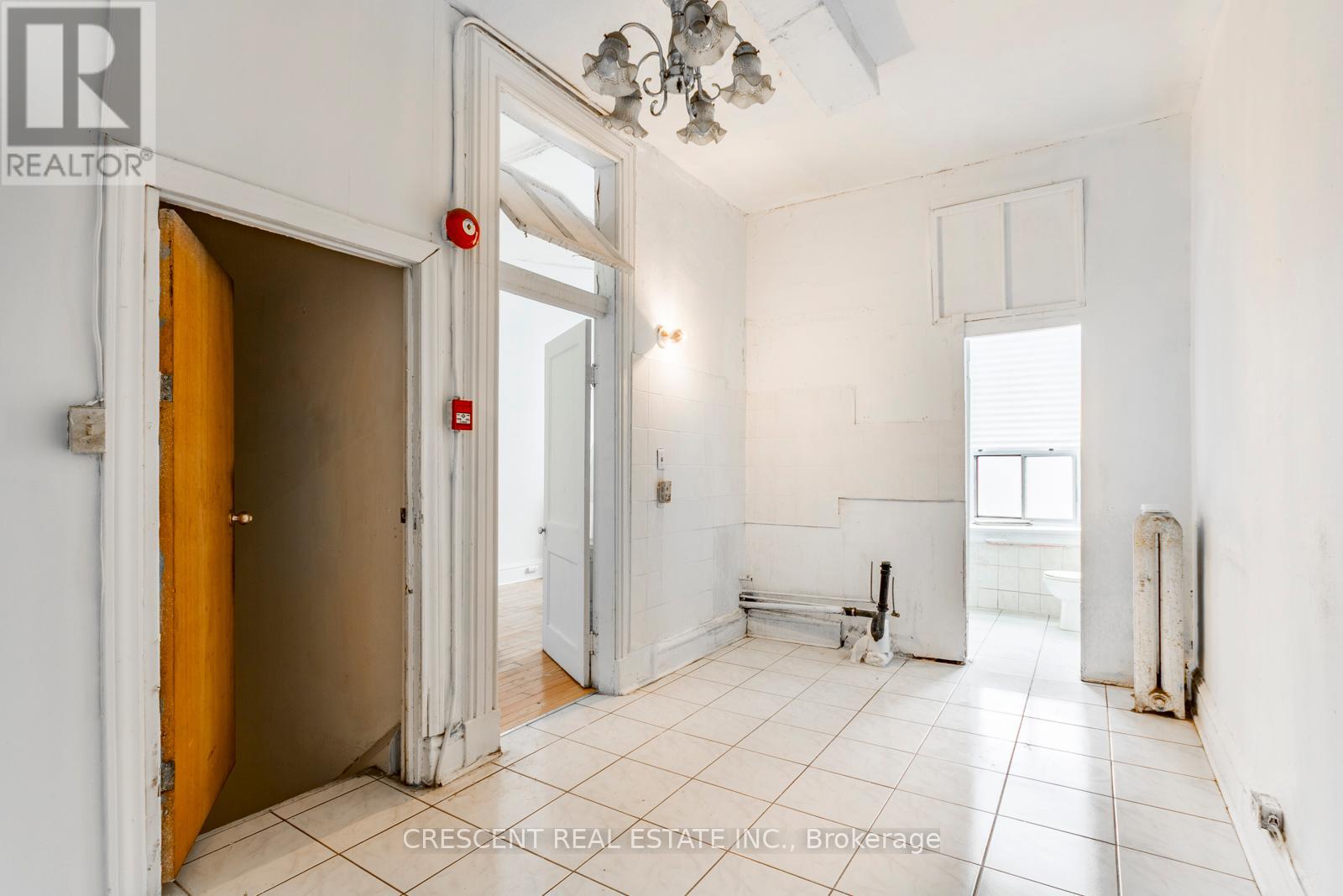 414 Queen Street W, Toronto, Ontario  M5V 2A7 - Photo 19 - C12460064